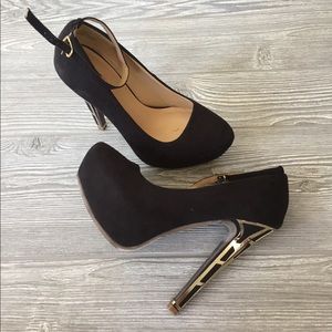 Jusf Fab High Heel Black and Gold shoes. Noelia.