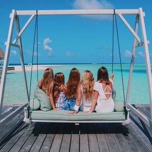 Meet your Posher, Naia