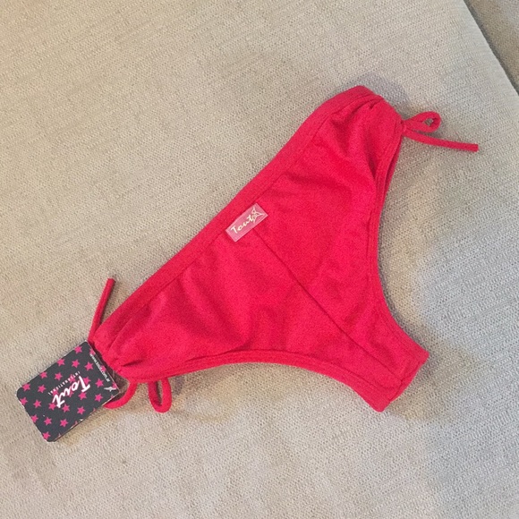 TOUT International Cheeky bottoms. Red. - Picture 1 of 4