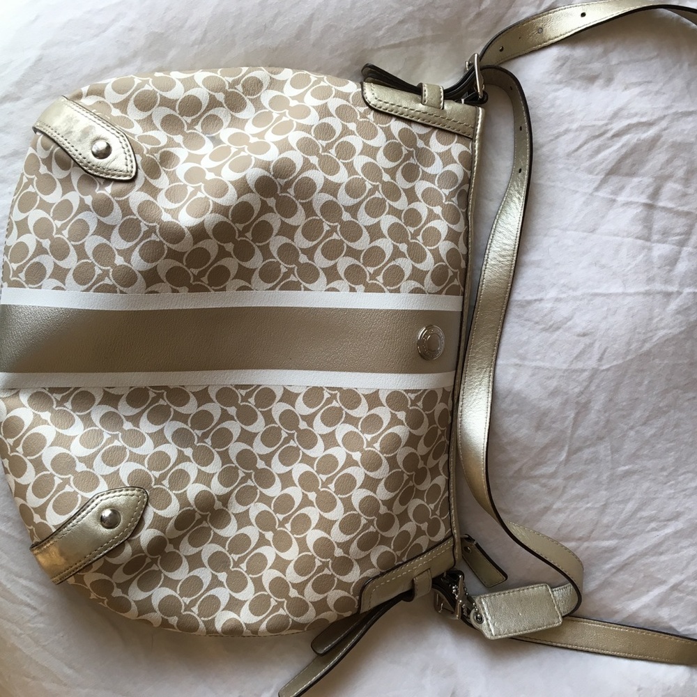 Coach bag literally never worn. Gold leather!
