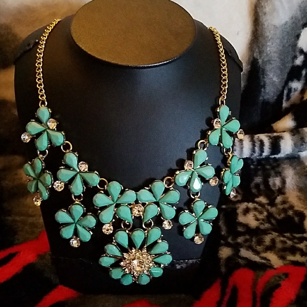 NWT Bold Statement Fashion Necklace