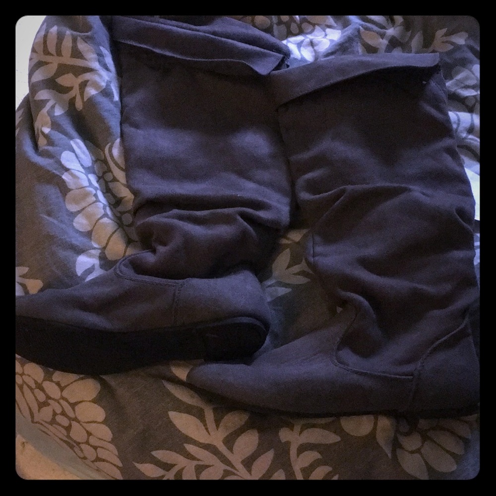 Never worn! Gray slouchy suede boots