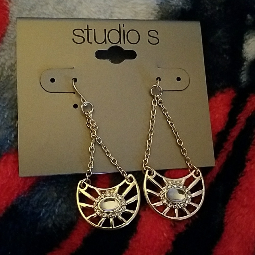 NWT Fashion Dangle Earrings