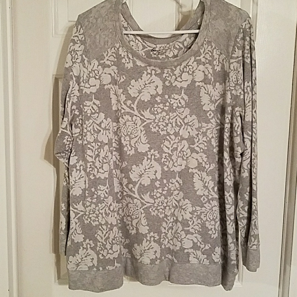 Gray and white flowered sweatshirt
