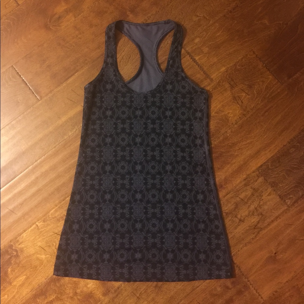 Lululemon tank hardly worn