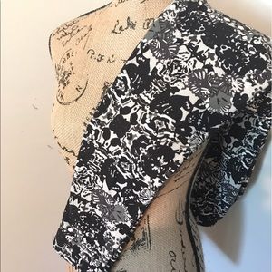 Black & White floral Lularoe leggings - TC