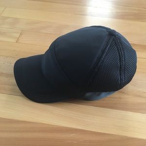 Lululemon black hat