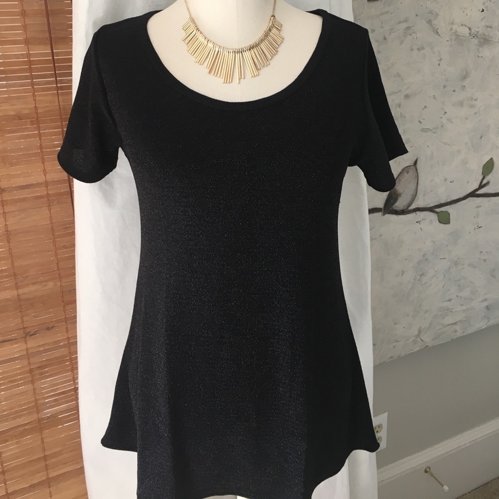🎉 LuLaRoe Elegant Collection Black Classic Tee XS