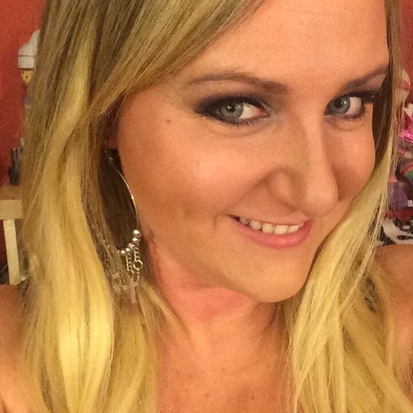 Meet your Posher, Emily - Picture 4 of 7