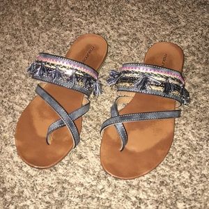 Maurices sandals!