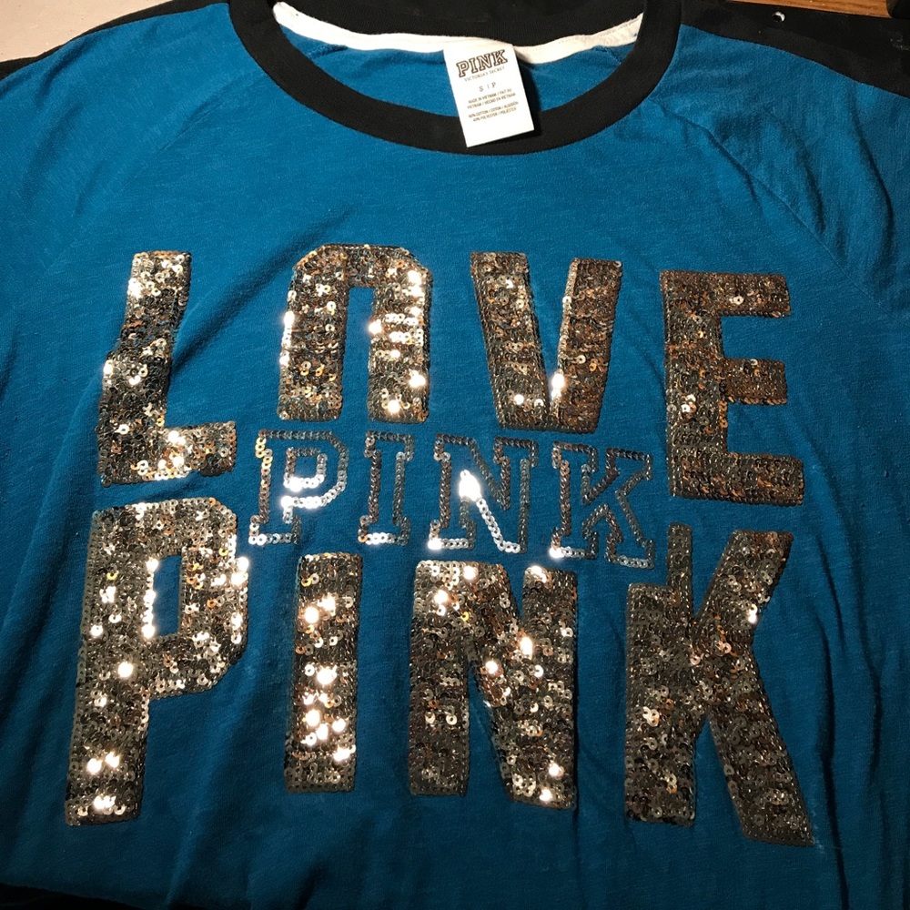 Teal shirt sleeve Pink tee