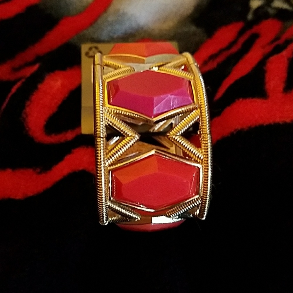 NWT Fashion Stone Bracelet