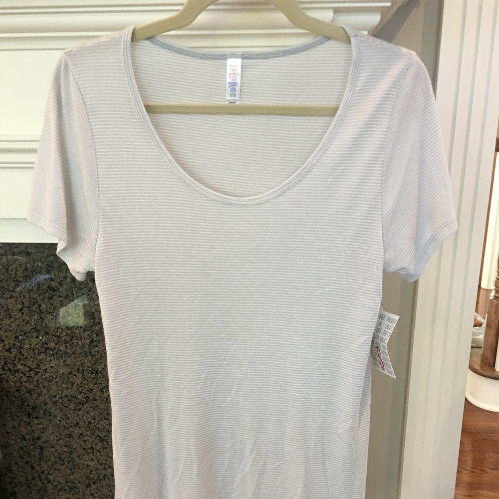 NWT Lularoe Classic T