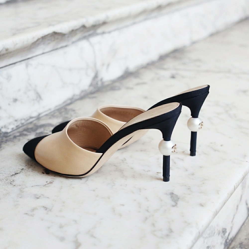 🚫SOLD🚫AUTH CHANEL LEATHER BEIGE BLACK MULES