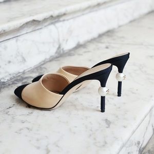 🚫SOLD🚫AUTH CHANEL LEATHER BEIGE BLACK MULES