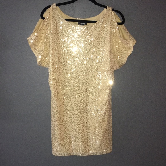 CLOSET CLOSING - Picture 1 of 5