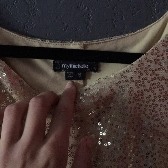 CLOSET CLOSING - Picture 3 of 5