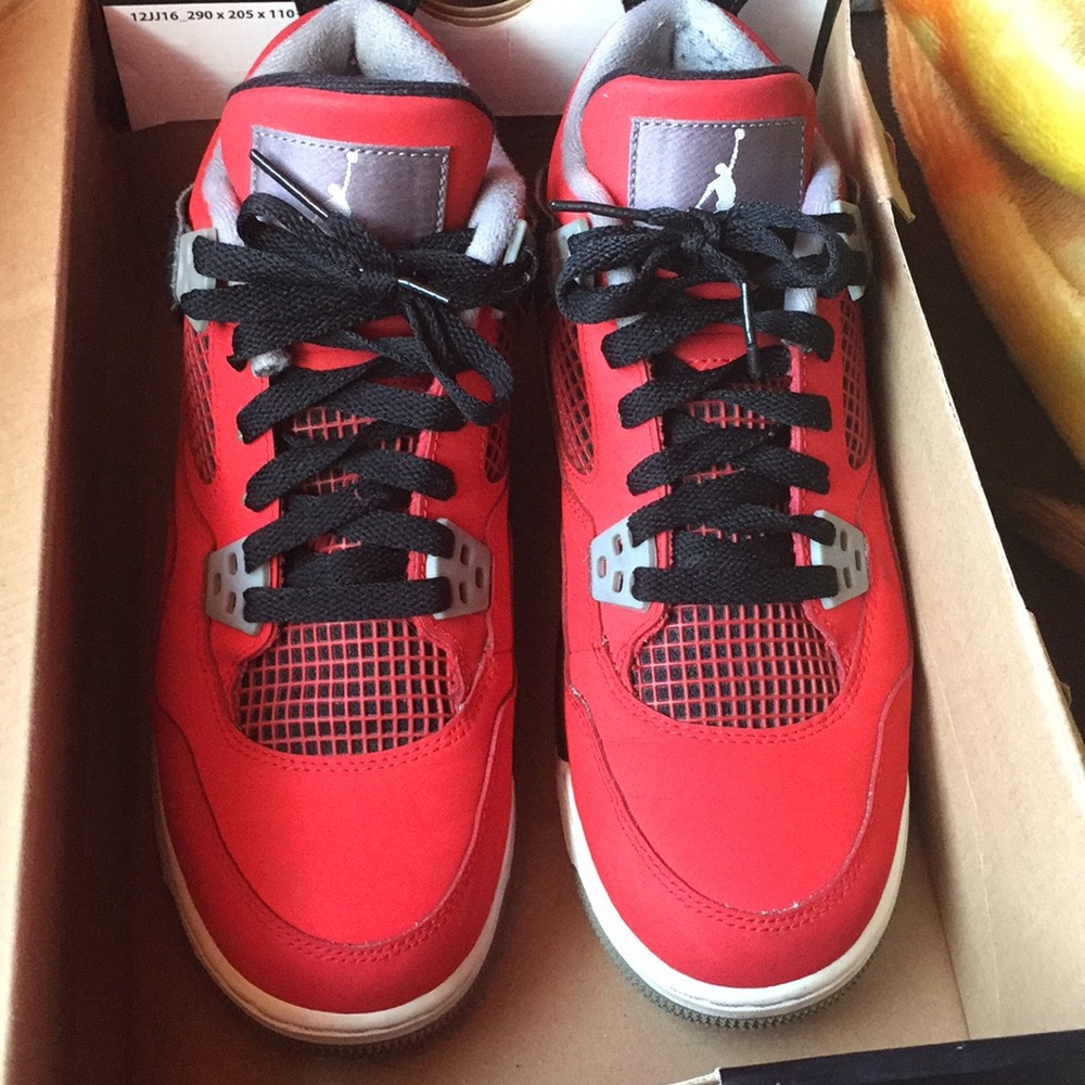 Jordan 4 Toro Bravos