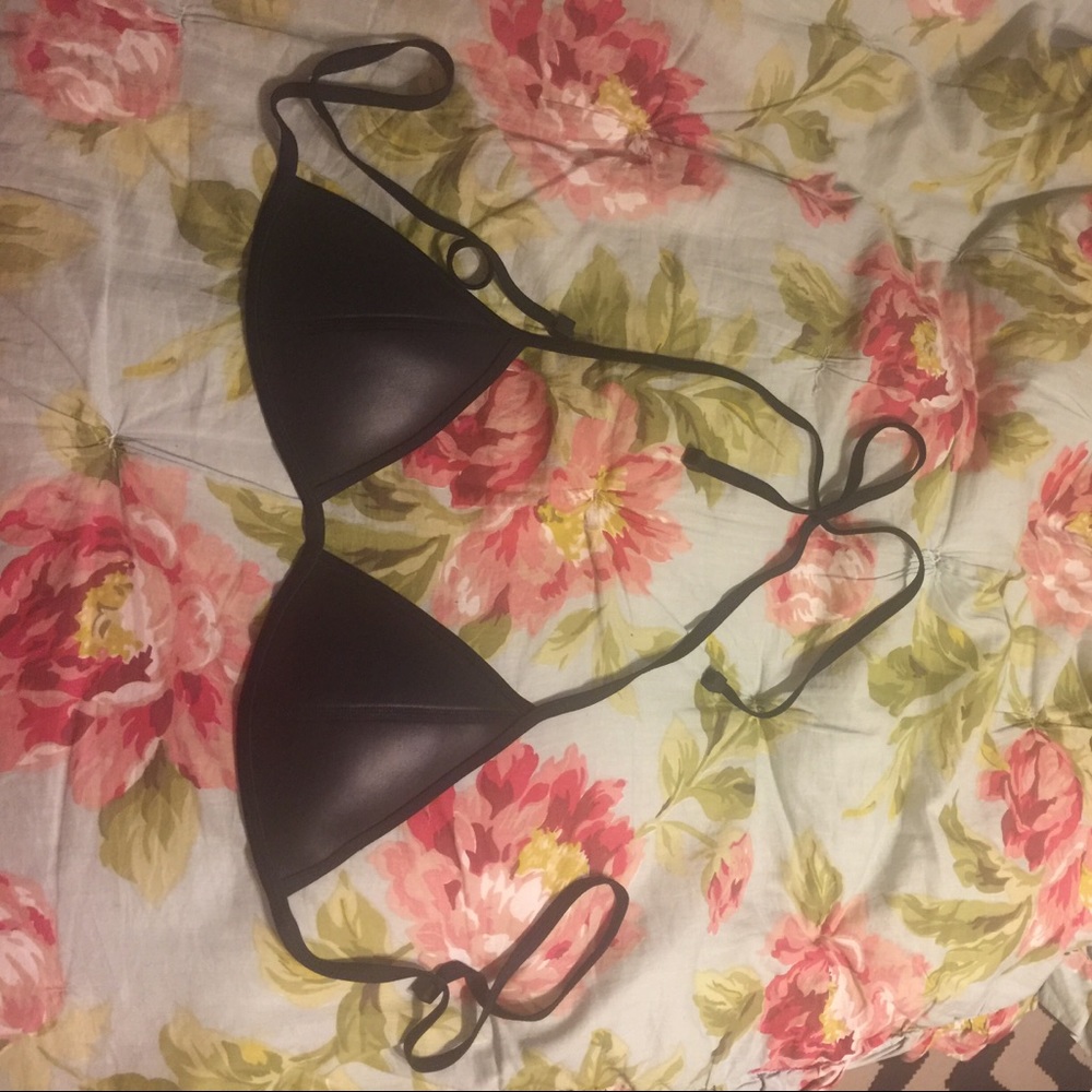 Hardly worn black triangl swimsuit top