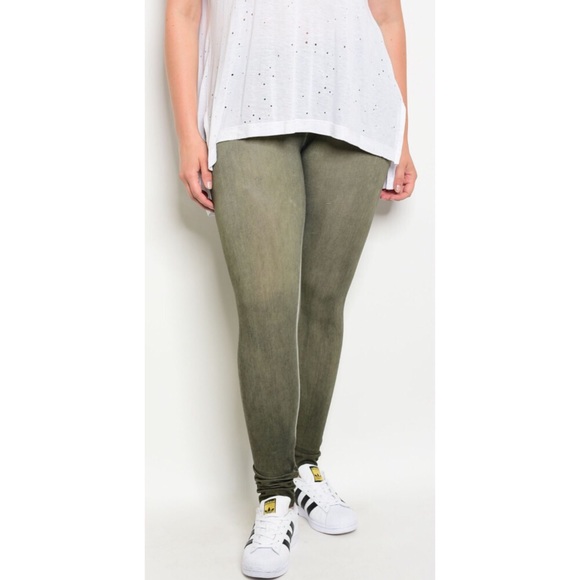 🎉HP🎉Plus Mineral Wash Olive Leggings - Picture 2 of 4