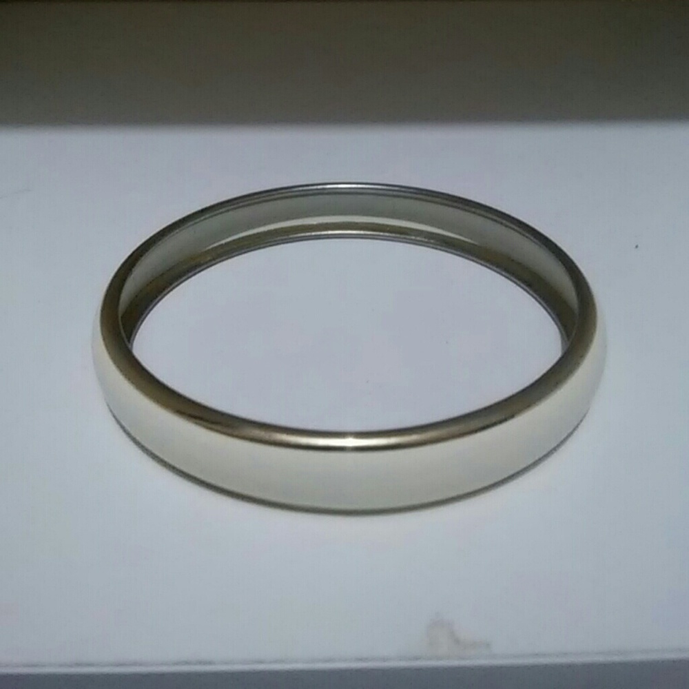 White and gold bracelet