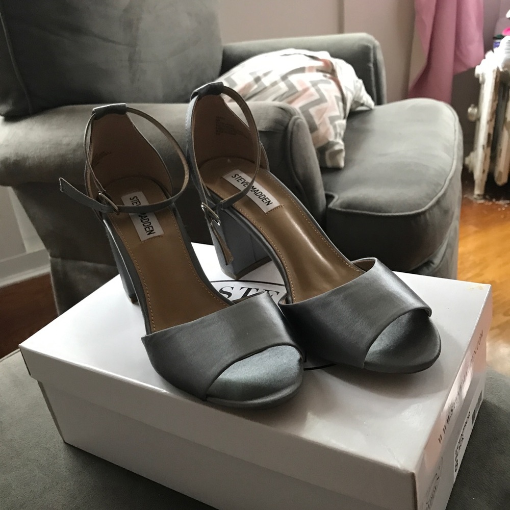 NWOT never worn Steve Madden Blue heels