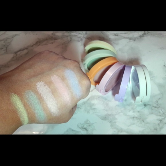 Couture Makeup Kit 🎄 - Picture 2 of 8