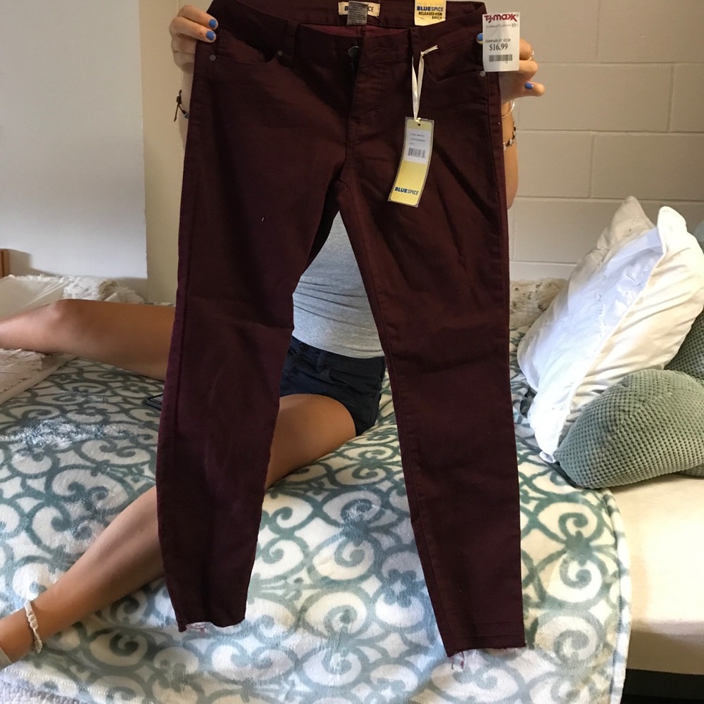 High wasted maroon capris