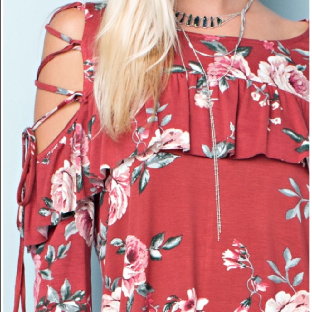 ✨LAST✨Beautiful Ruffle Top - Picture 5 of 8