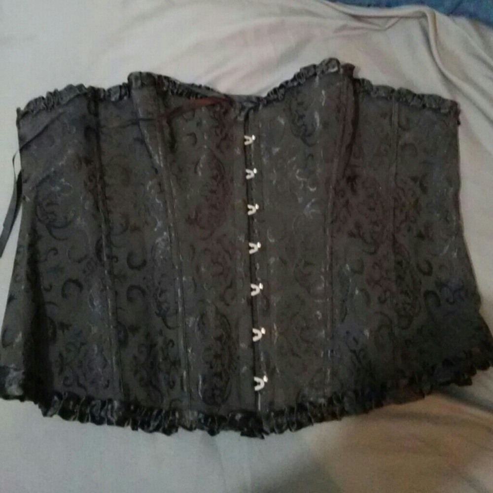 NWOT 2xl corset with metal clasp and lace up back