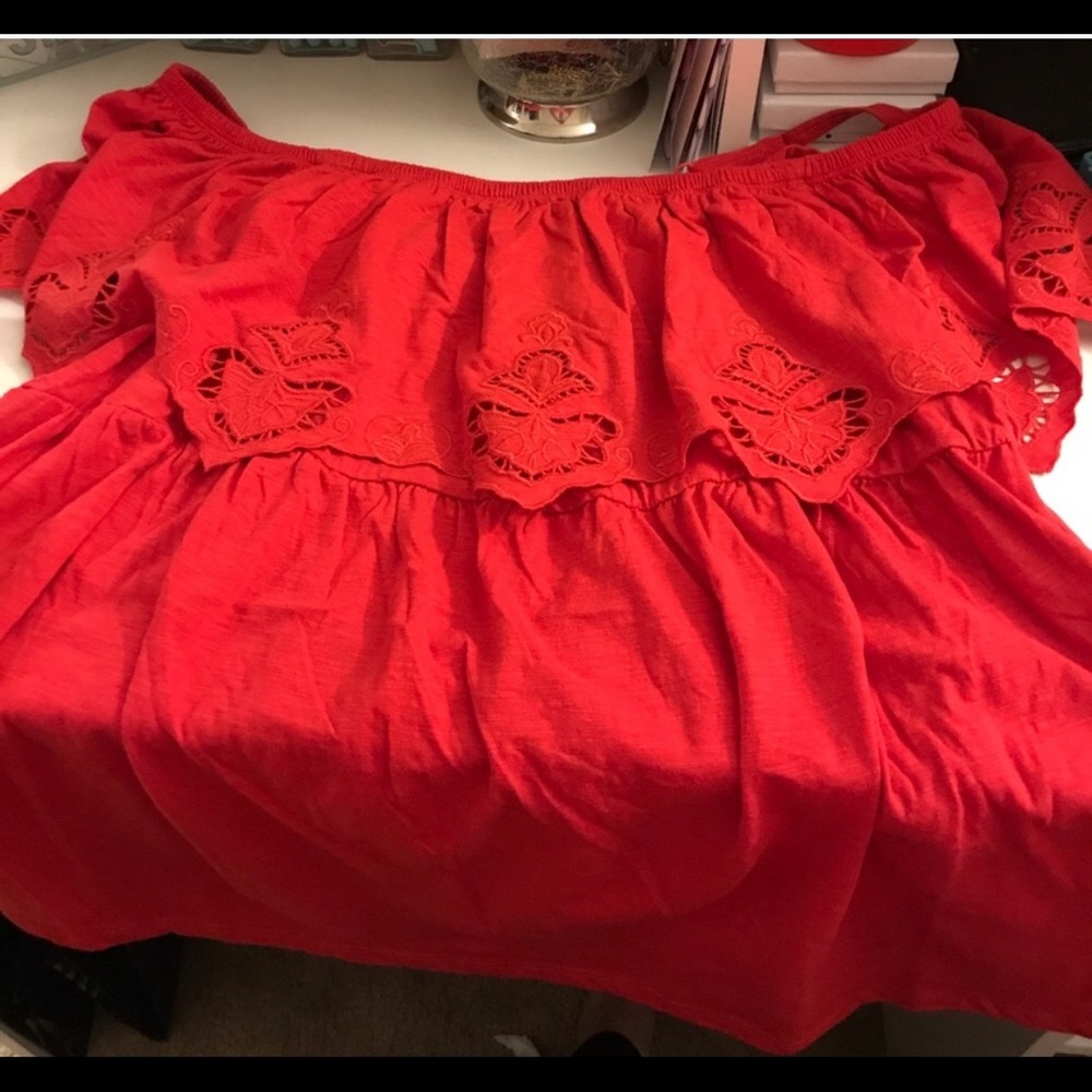 Torrid size 3 red cold shoulder top NWOT