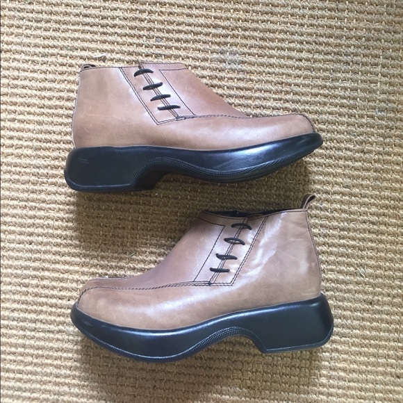 Dansko Shoes - Dansko Tan Leather Booties Size 37