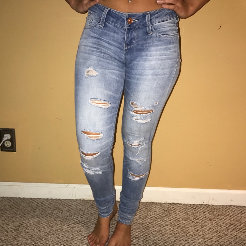 ❌SOLD❌ Daytrip ripped up Jeans