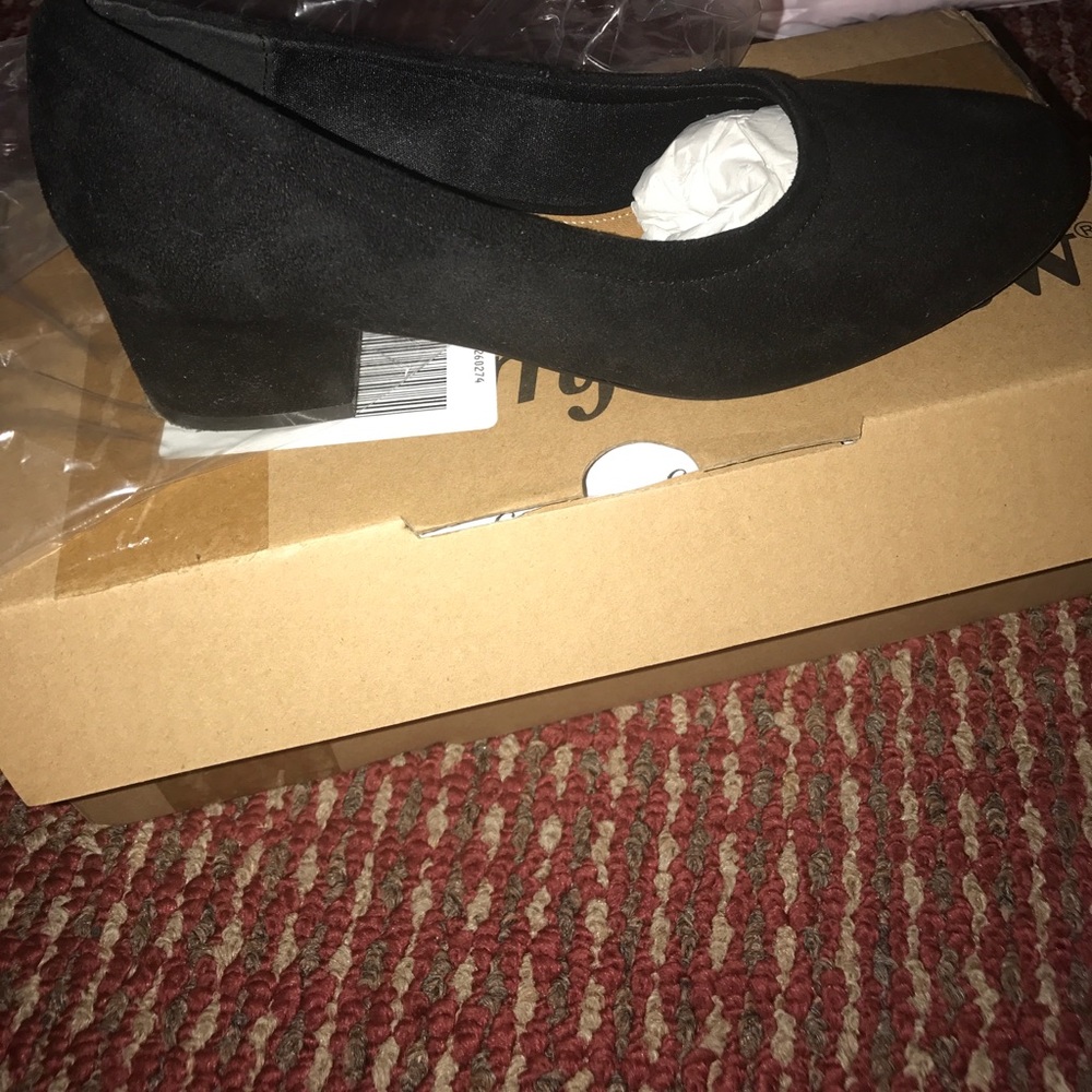 Blk pumps.....WORN ONCE ..EXCELLENT CONDITION❗️❗️