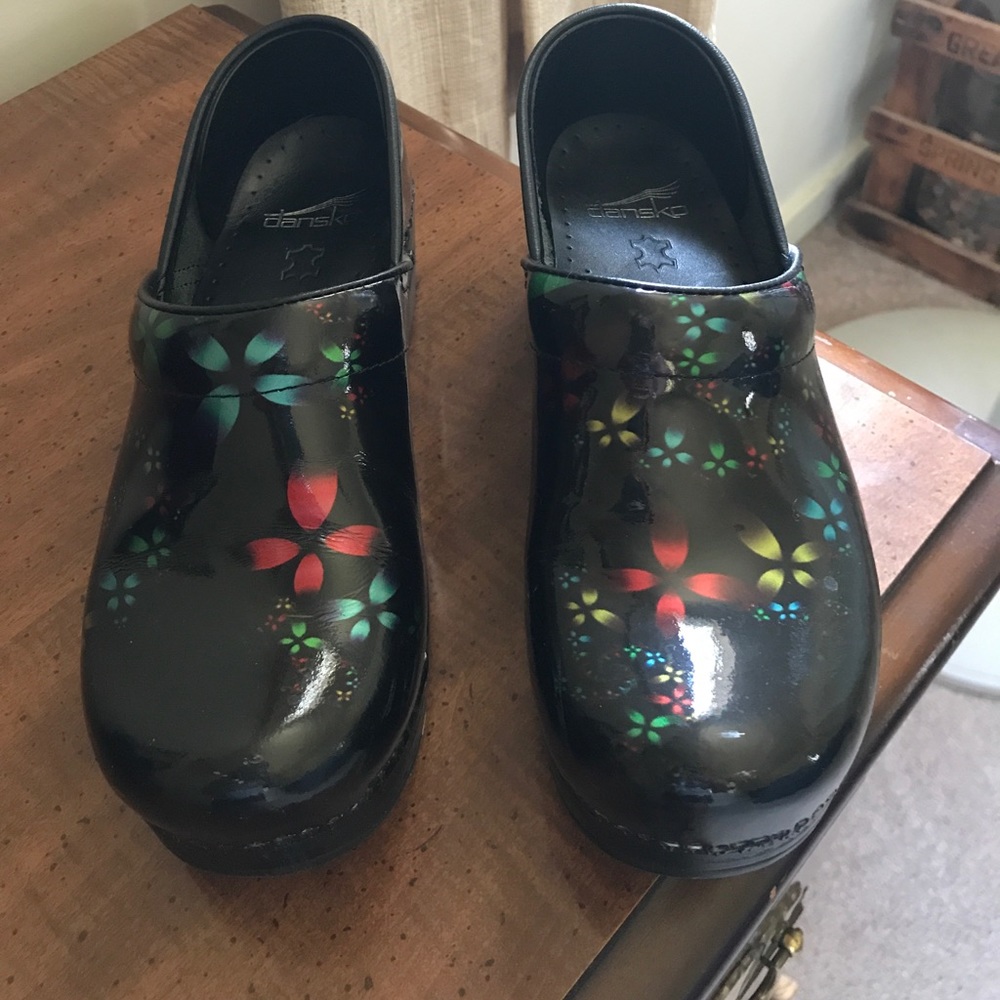 Dansko rainbow flowers size 37.