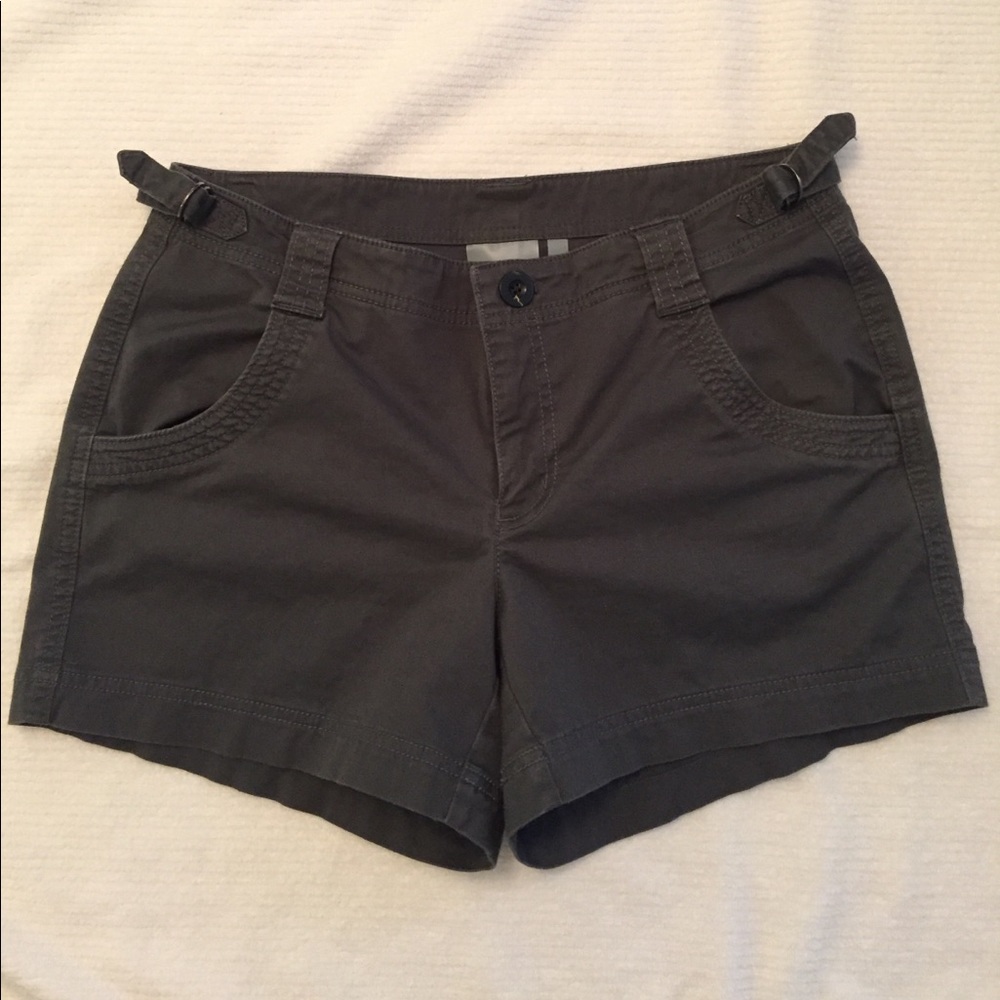 Athleta olive cargo shorts, 3.5" inseam, like new