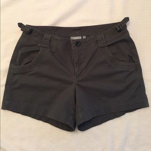 Athleta olive cargo shorts, 3.5" inseam, like new