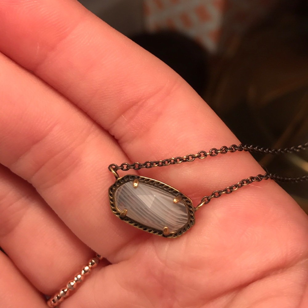 Elisa pendant antique brassy chain w/ white stone