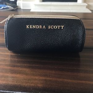 Kendra Scott jewelry/sunglass case