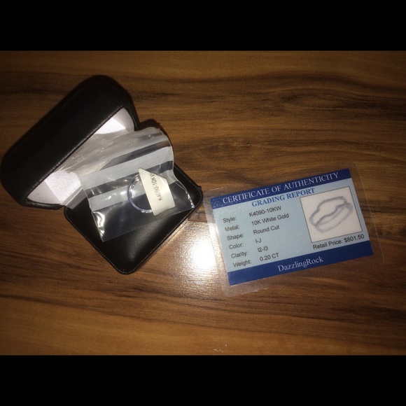 Authentic Engagement Ring 💍 💎 - Picture 2 of 4