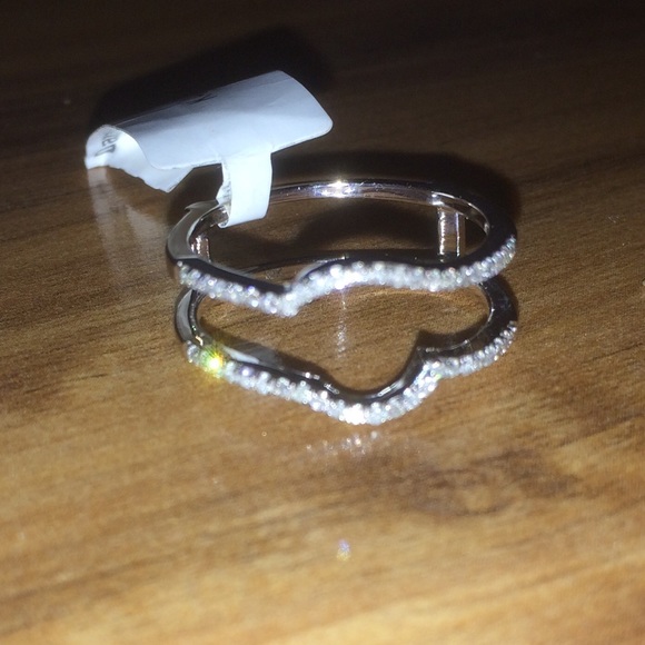 Authentic Engagement Ring 💍 💎 - Picture 3 of 4