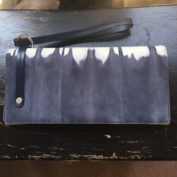 Kennth Cole Reaction Leather Wristlet Wallet - Picture 1 of 5