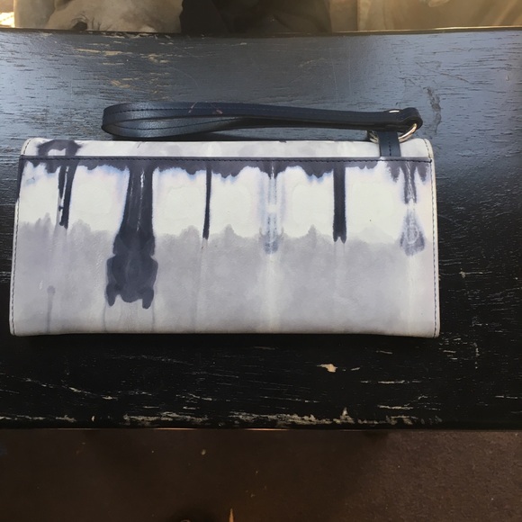 Kennth Cole Reaction Leather Wristlet Wallet - Picture 2 of 5