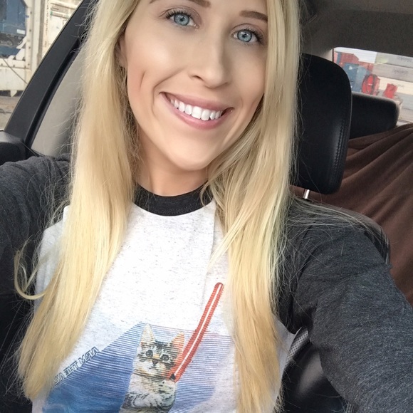 Meet your Posher, Connie - Picture 2 of 4