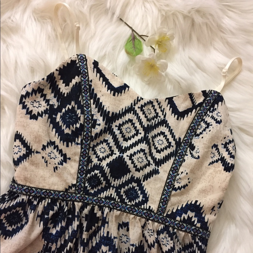Beige & navy sweetheart dress