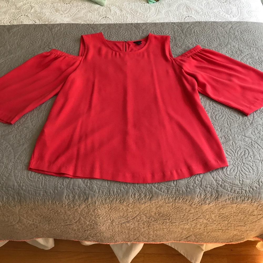 Ann Taylor cold shoulder 3/4 length sleeve shirt