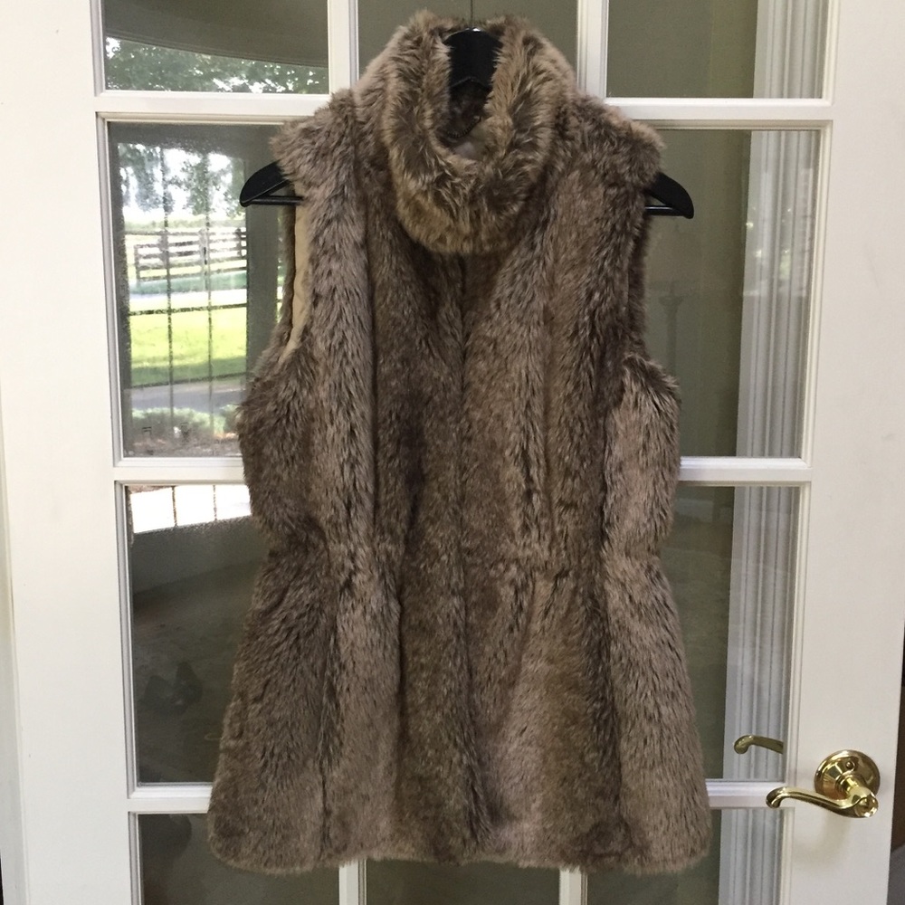 Banana Republic faux fur vest size S