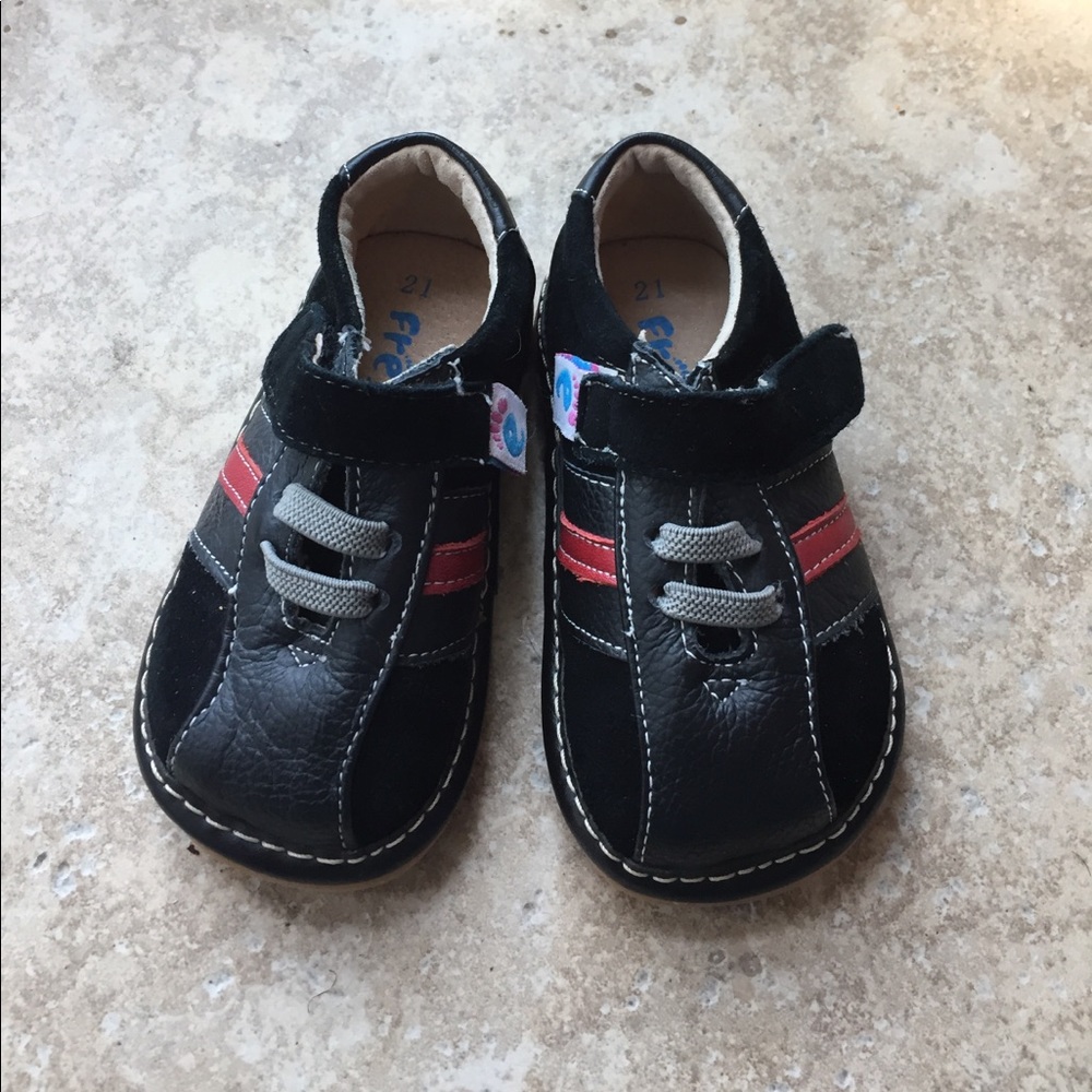 Freycoo Squeaky Shoes