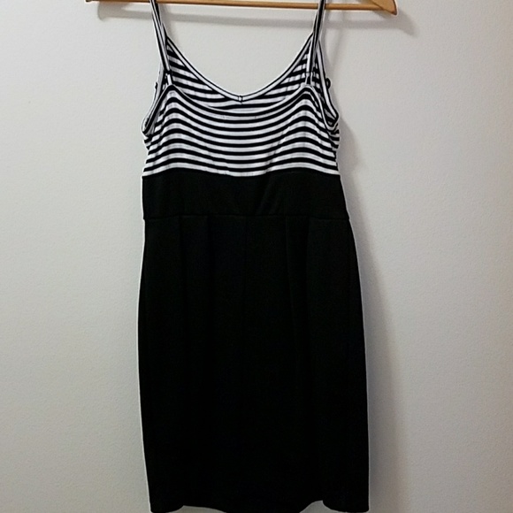 Dress - Picture 4 of 4