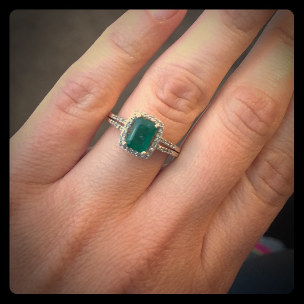 Gold 💍 & Natural Emerald ring In gold 10K